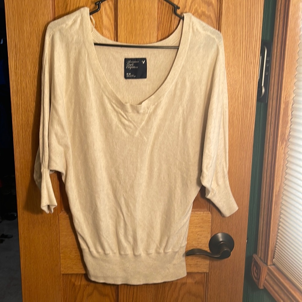 American Eagle Quarter Sleeve. Size Medium.